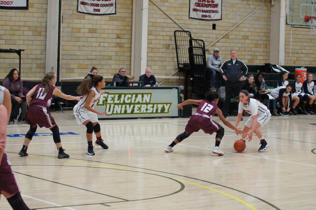ExaminerNJ's tweet photo. Michelle Sidor @SRDSMbasketball vs #BayonneHS at the #RayLongClassic https://t.co/26uZfMYIW6