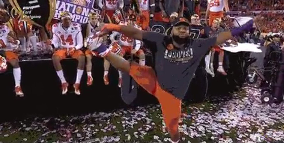 BleacherReport's tweet photo. Clemson's Christian Wilkins danced like nobody was watching after winning it all 😂

🎥 https://t.co/UVBPG4IHAz https://t.co/8Rq8JEU5Hz