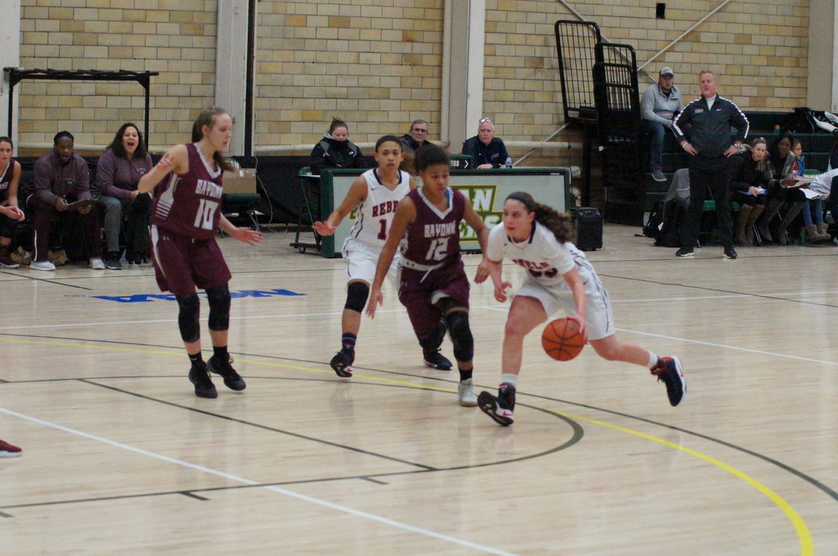ExaminerNJ's tweet photo. Michelle Sidor @SRDSMbasketball vs #BayonneHS at the #RayLongClassic https://t.co/ab8nrwFz6X