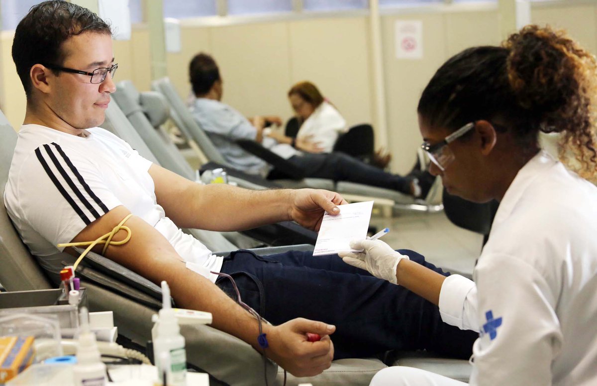 GovRJ's tweet photo. Para doar sangue, é preciso ter entre 16 e 69 anos, pesar mais de 50 kg e levar identidade com foto. https://t.co/bOqumitDbH https://t.co/GgStfst5Ef