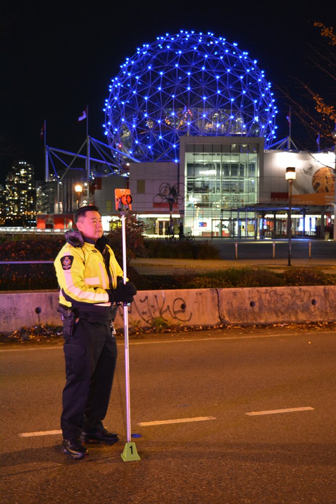 VancouverPD's tweet photo. #VPDcaptures: #BrightLights in the #CityNight as the officer conducts an investigation. https://t.co/f0mRjwZmeE We are hiring! #JoinUs #VPD https://t.co/BoqFNN7M5E