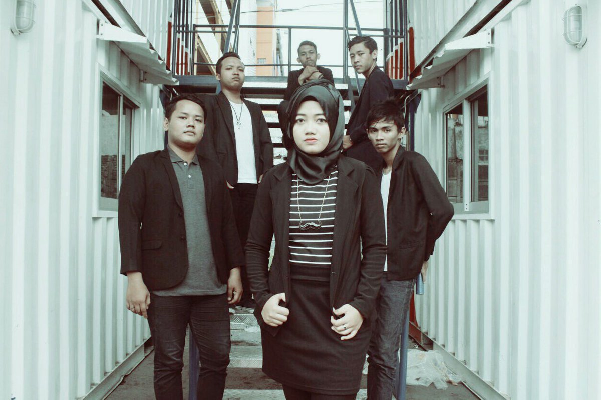 This my bands <a href="/KayanaOfficial/">Kayana Official</a> 
Where your band????