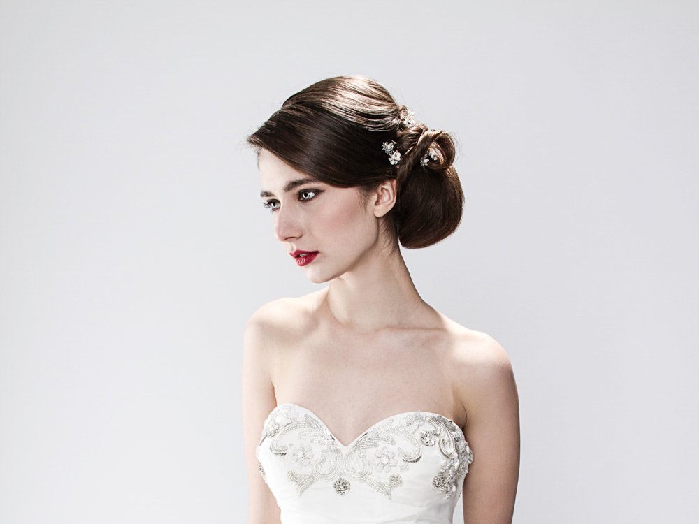SalonEM_boston's tweet image. Getting married this winter? Sr. Designer @snowkee talked to @BostonCommonMag about her favorite wedding hair trend. bit.ly/2i9Coeo