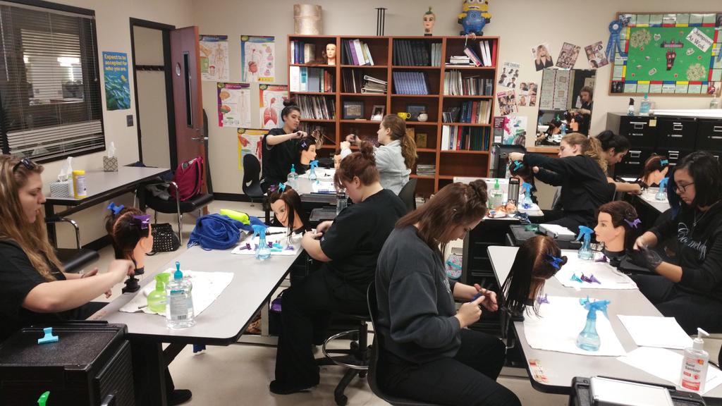 ATCCosmo's tweet photo. #Cosmo1 performing Basic Blunt Haircuts!! #AwesomeWork #ProudTeacher #Johnson #ATCCosmetology https://t.co/cTiLanMcBe