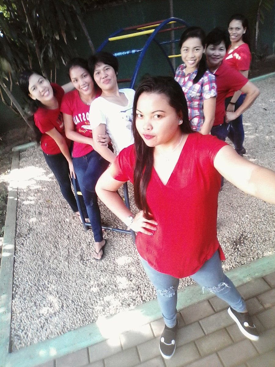 cotalesmaristel's tweet photo. #friendshipgoals 2017 https://t.co/Yk19N5Lo3s