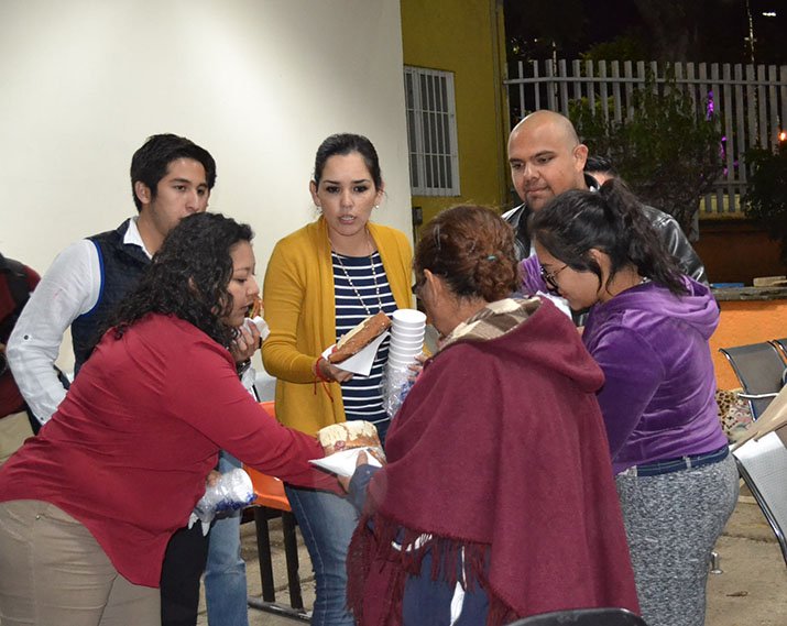 SheilaRubiBS's tweet photo. Con el gusto de siempre, anoche estuvimos en Hospital A.V. parte de la @RJxMOAXACA que dirige el Lic. @armandolomen Gracias @julietafamania https://t.co/QfP9F4hUlQ