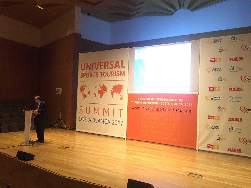 FernandoLabad's tweet photo. Jordi Serra CEO #WVC2016 Organizar un gran evento y su rentabilidad vía consumo #WVC2016 #USTS2017 @SURFINGSPAIN @IO_SUP @SUPtraveller https://t.co/k6eYAM5XUS