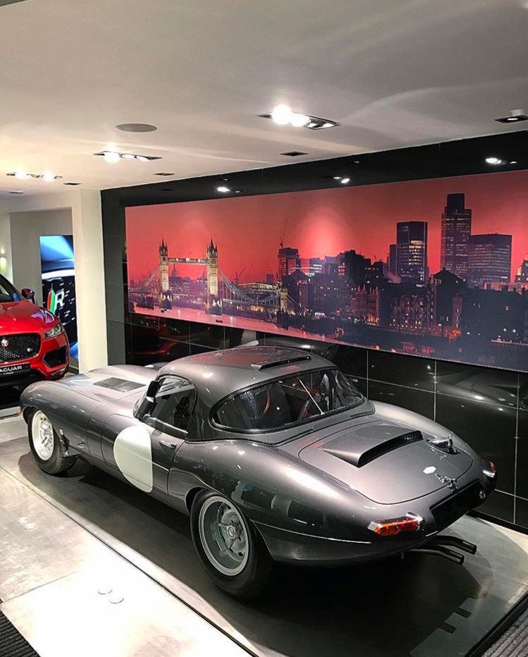 stratstoneuk's tweet photo. Yesterday our #StratstoneEtype made an appearance on Berkeley Street in Mayfair before heading off for some special filming #StayTuned https://t.co/kAr0IK0Neo