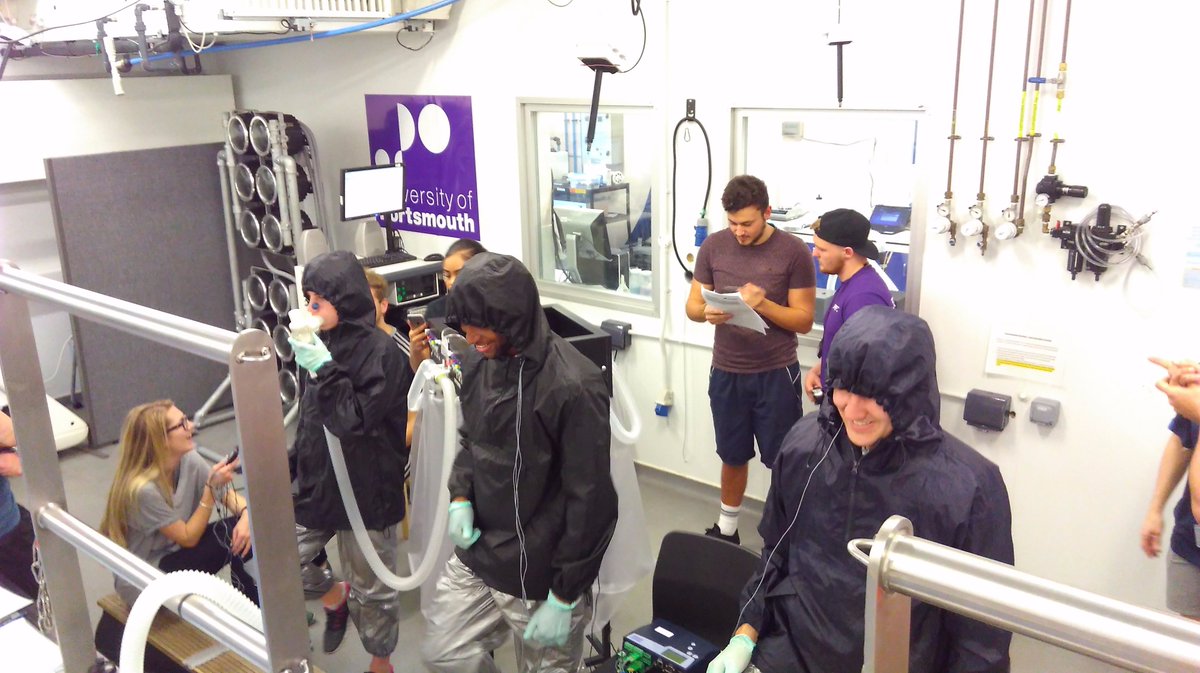 ExtEnvLab_UoP's tweet image. @EglinClare testing cooling strategies following exercise in the heat with 3rd yr @UoPSportScience BSc students #labpractical #students