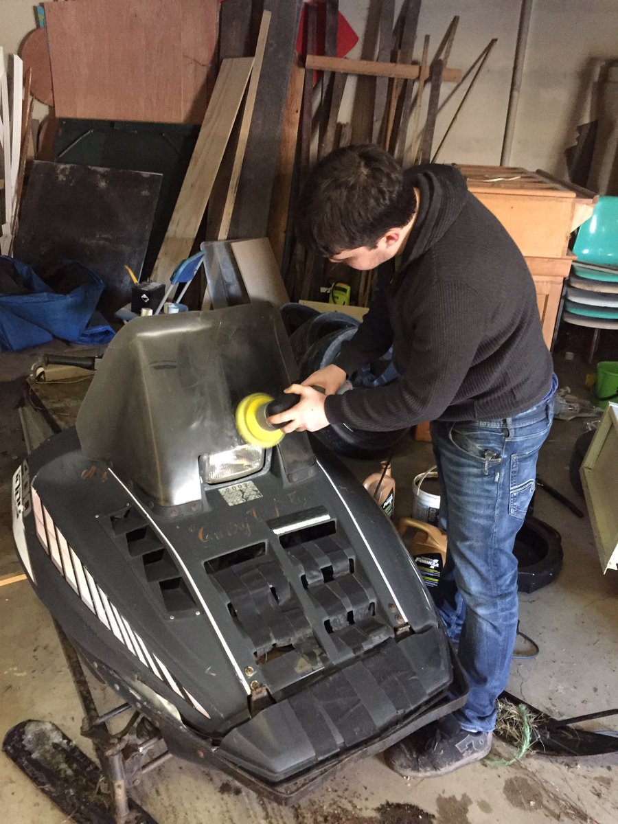 _PiercroftFarms's tweet photo. A sled that has seen most of caledon has found a new home at my sisters in bethel ontario! #snowmobile #family #fixerupper https://t.co/HFVHV2RxhQ