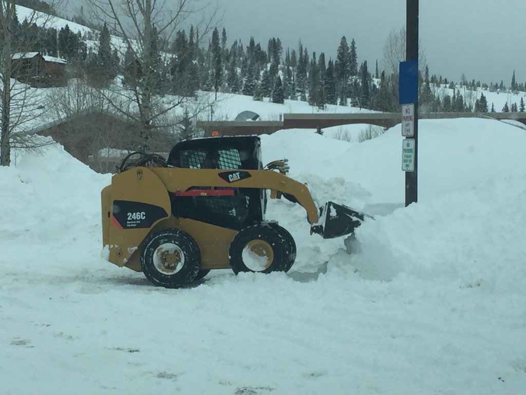 summitk12's tweet photo. #ssdedu Our facilities team rocks! Thank one of the many employees who helped dig out from the snow! https://t.co/QnJ86hQAHZ