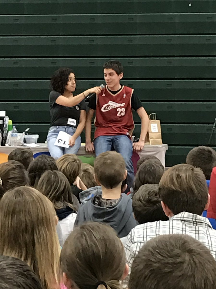 KeHaQkuqMS's tweet photo. @youthfrontiers What is your weird human trick?#ksdpride #courageretreat2017 https://t.co/GmCJ9SoMSU