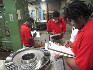PJGradEditor's tweet image. By creating multiple paths for success for Chicago&apos;s teens, #ManufacturingRenaissance supports a struggling sector: bit.ly/2jeJLOu