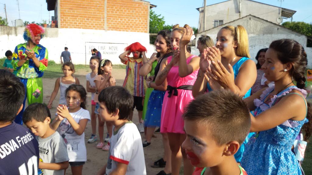 InesRicci's tweet photo. @circomovil2017 aca.. en barrio El Triangulo en Derqui con @Agrup_Lealtad @RenovadoraPilar llegamos al corazón de la gente @donofriojorge https://t.co/1n3AWpGa9L