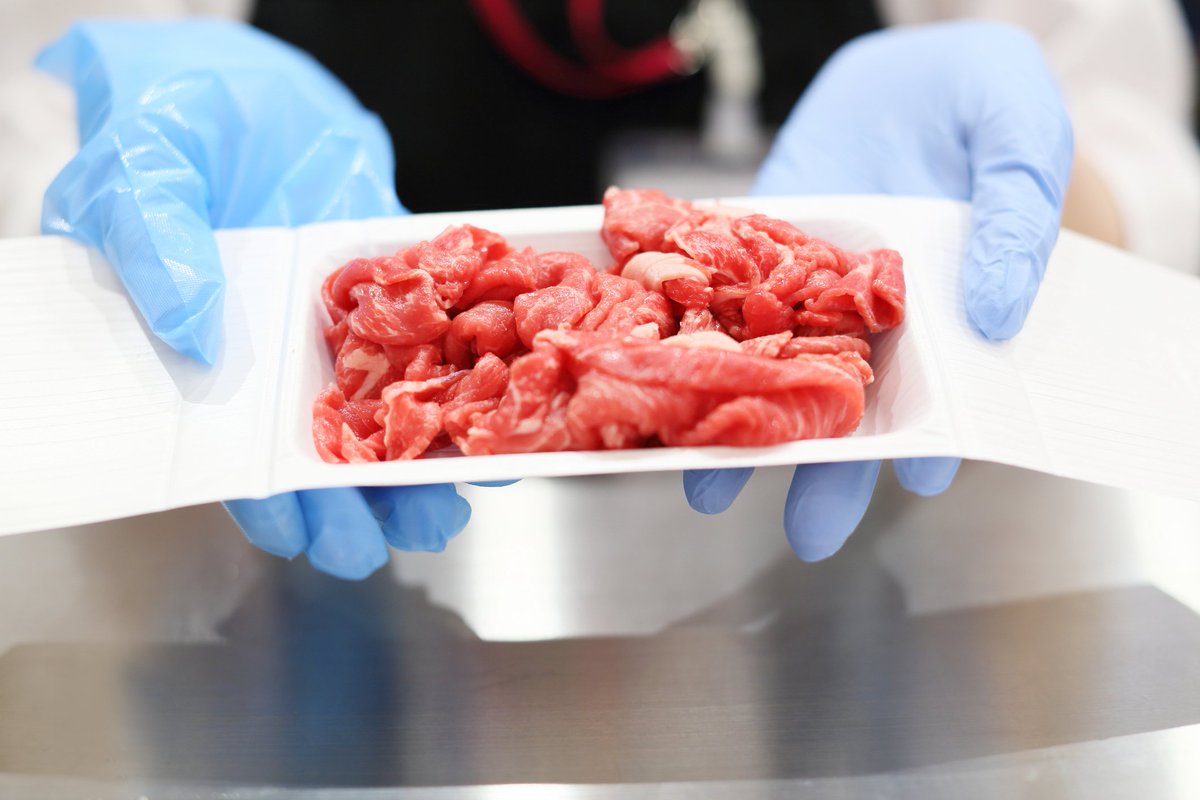 FOSS_Americas's tweet image. MeatMaster II scans batches of meat according to predefined recipes. #sausageproduction #foreignobjectdetection ow.ly/CjfN307SAOZ