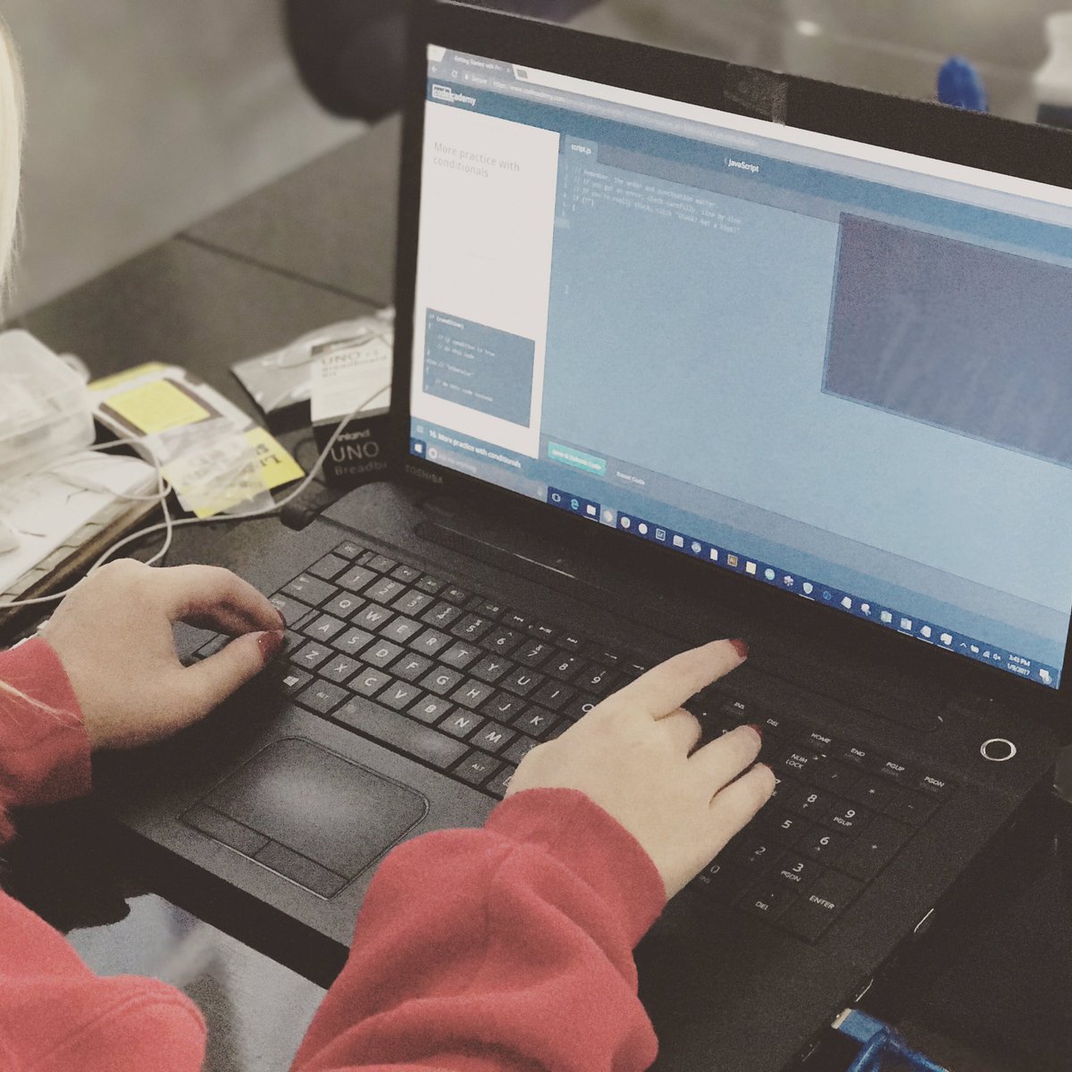 CodeStreamDTX's tweet photo. #funfact: Girls are awesome #coders! #stem #steam @GirlsWhoCode @codeacademylog #computercoding #arduinouno #arduino #codestreamstudios https://t.co/mPNbNZCfxM