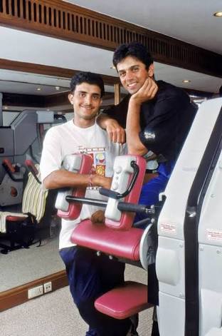 PeopleOfUP's tweet photo. Simplicity lies in soul and he is a true gentleman and same character everywhere  #HappyBirthdayDravid https://t.co/rjqLTN561M