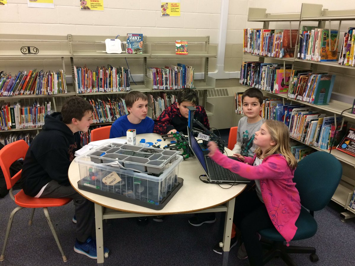 TrapperTuck's tweet photo. Only 2 weeks from our regional Vex IQ competition at @SaultCollege the team is hard at it @VEXRobotics https://t.co/a3P4OT5e25