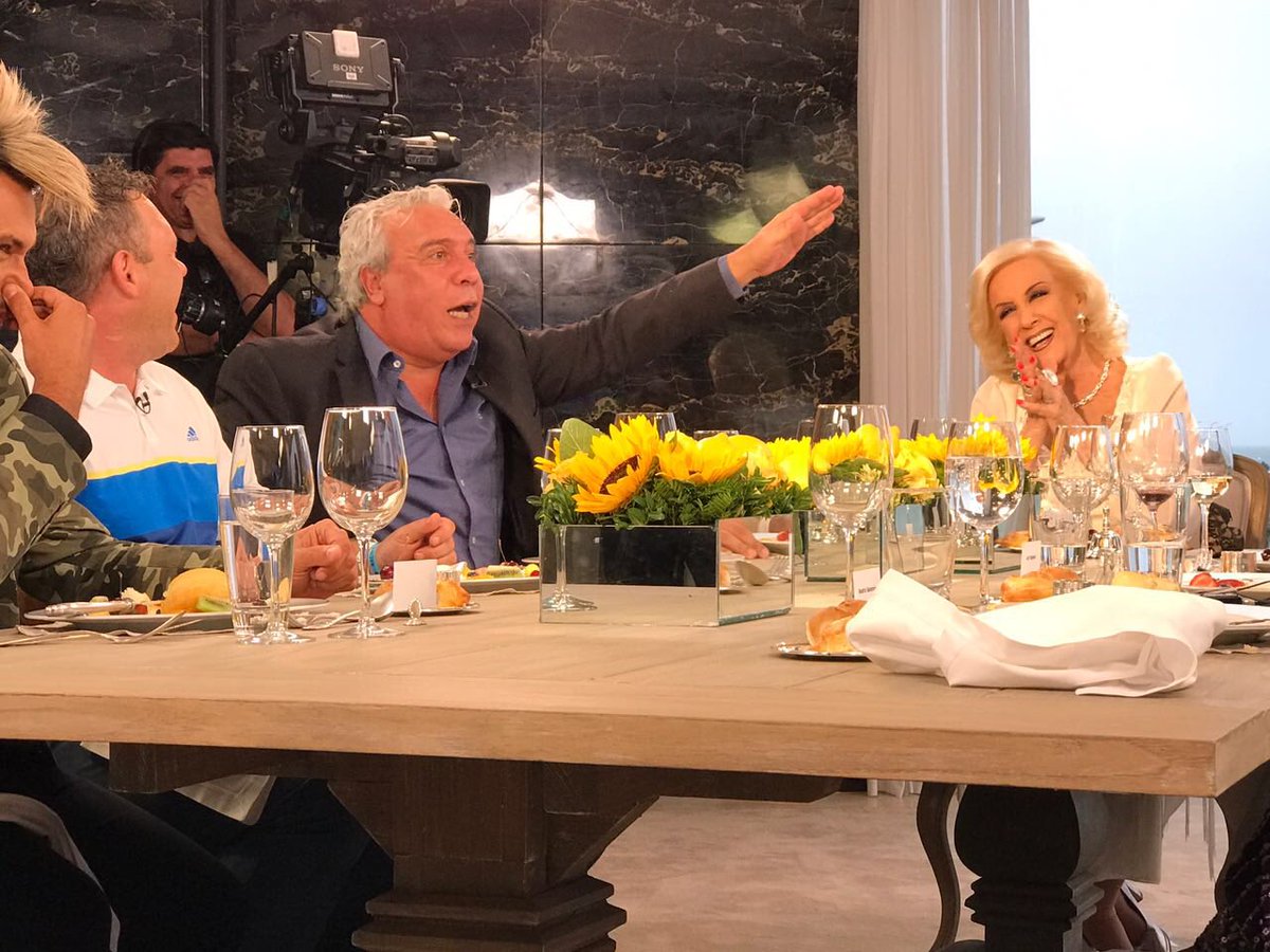mirthalegrand's tweet photo. Te divertiste con la #Mesaza del último domingo? Este fin de semana también te vas a entretener con nosotros! https://t.co/nzkKKVn7GH