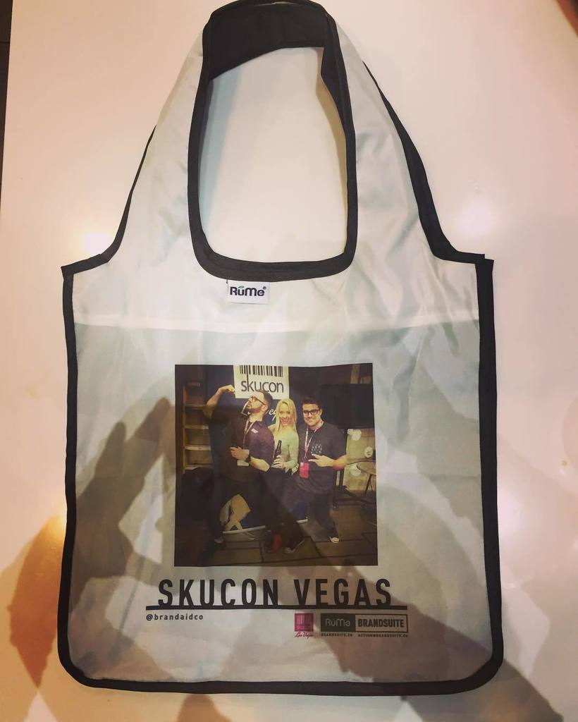 BrandAidCo's tweet image. Are you f-in kidding us, @myrume! We love you! 😘 #welooksodamngoodonabag #brandaid #love! ift.tt/2j2Q6yS