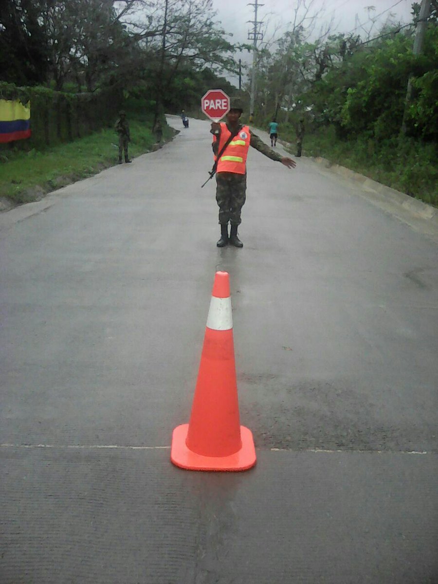 Ejercito_Div7's tweet photo. Desde la vía que conecta a #Segovia con #Medellín #Baeev8 #Brigada14 continua custodiado las vias del #Nordeste Antioqueño https://t.co/Q1FeYIU3V2