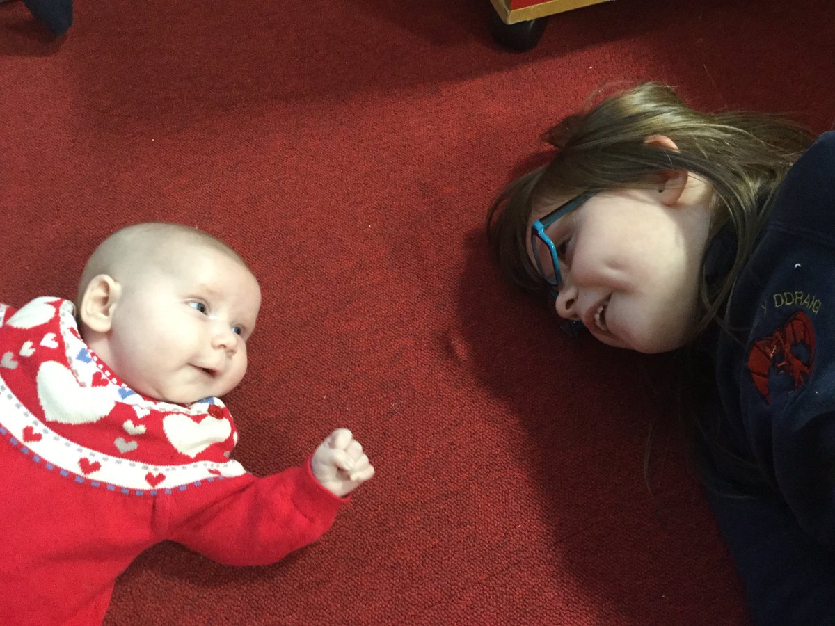 ysgolyddraig's tweet image. We loved having special visitors in #Year1 today #memorybox #stagesofdevelopment #askingquestions