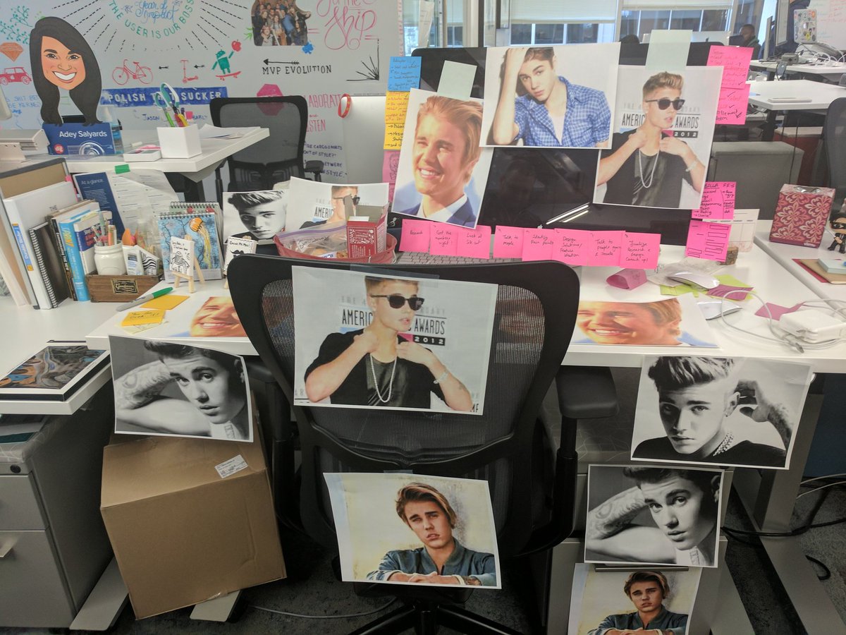 Jayroo5245's tweet image. This is what we do to your desk if your out of the office too long. #EpicWorkspace