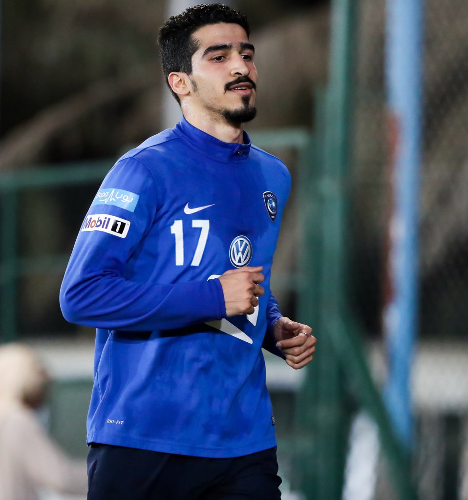 Alhilal_FC's tweet photo. أدى فريق #الهلال الأول لكرة القدم مساء اليوم تدريبًا اشتمل على الجانبين البدني والفني تخلّله تدريبات بدنية ومناورة
#الزعيم_الملكي_في_أبوظبي https://t.co/SjGxU7YFA8