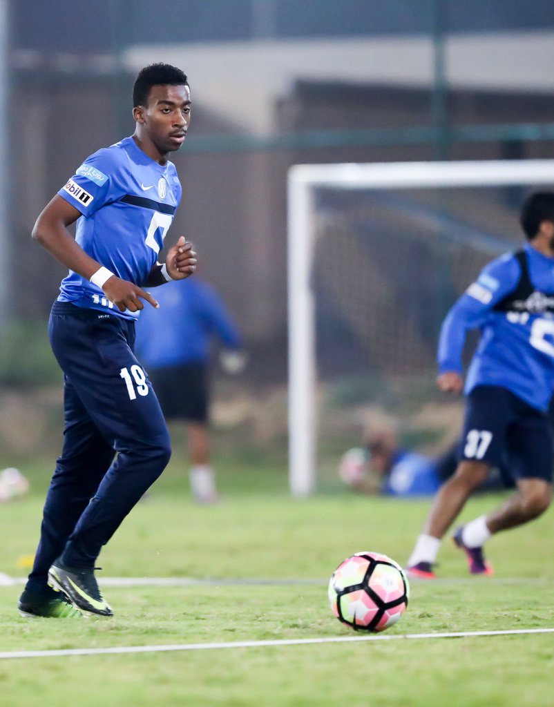 Alhilal_FC's tweet photo. أدى فريق #الهلال الأول لكرة القدم مساء اليوم تدريبًا اشتمل على الجانبين البدني والفني تخلّله تدريبات بدنية ومناورة
#الزعيم_الملكي_في_أبوظبي https://t.co/SjGxU7YFA8