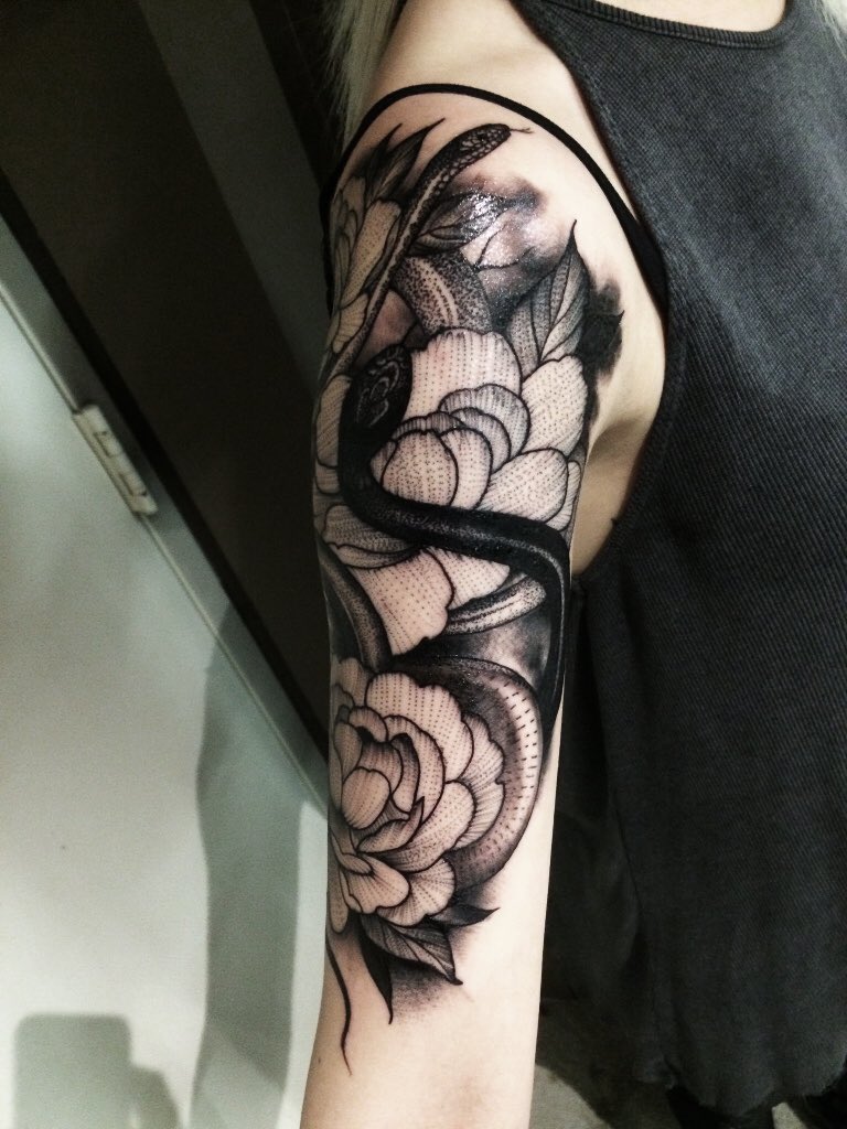 leather_doll's tweet photo. So pumped on my new tattoo! 🐍 https://t.co/q2GRAKGrcS