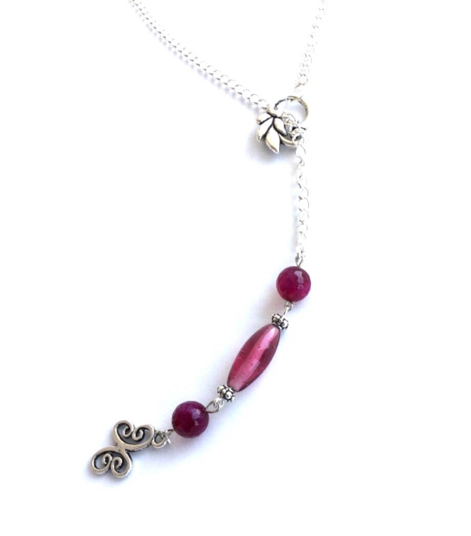 EtsyJewels's tweet photo. Beaded lariat necklace with butterfly charm #lariat #lariatnecklace #etsynecklace #etsyjewelry https://t.co/aee5Tr34BR
