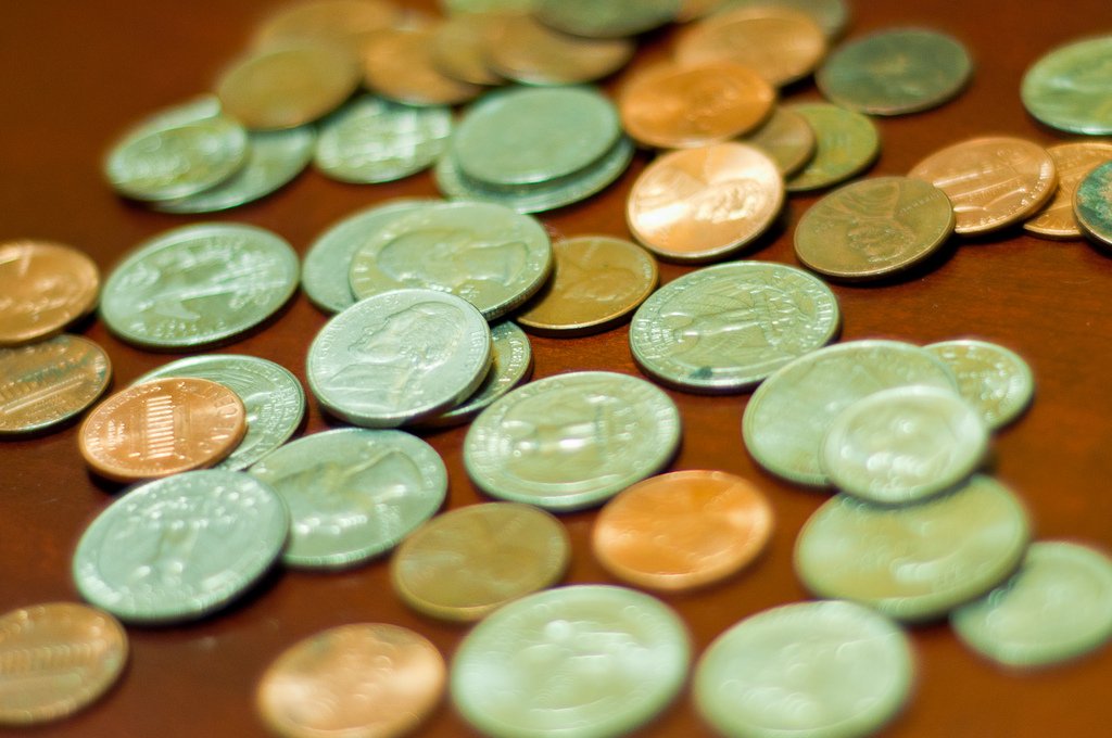 waterisbasic's tweet image. Ways to #Make2017CountForCleanWater #8: Start collecting your change at the end of the day &amp;amp; donate it all @ the end of the year!