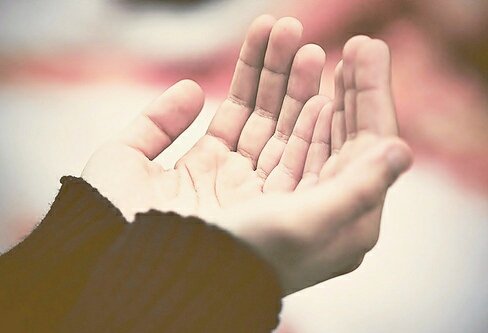 EmineDemir_'s tweet photo. Allah bilir..
Kaç kez ismini avuçlarıma alarak "âmîn" dediğimi..

Emine Demir https://t.co/SROMbJgmcx