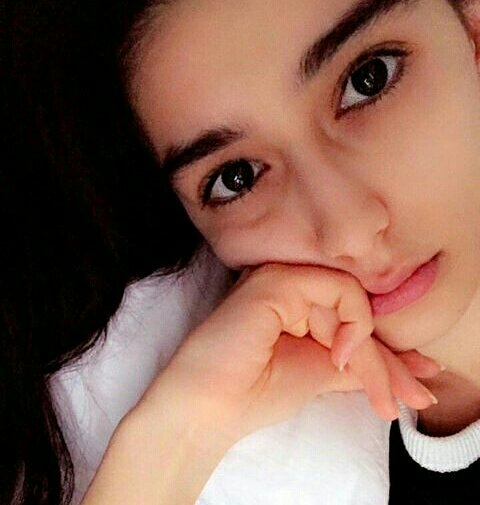 gulhan_yalc's tweet photo. Gül kokulu cennet kokulu meleğim bitanem hayırlı huzurlu akşamların olsun☝🙏 @kurretulayn #TukeyDays #StreetStyle #Model #Blogger #actresses https://t.co/NP47lNBmHE