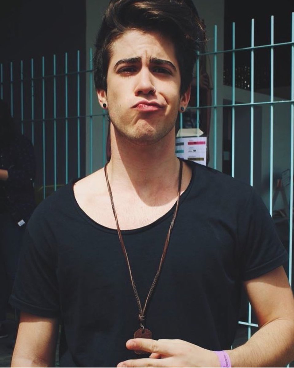 laliwithmila's tweet image. ✨ rt si te parece lindo fav si no ✨
alejo igoa