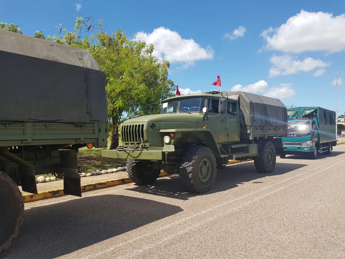 Vehículos logísticos del Ejército Bolivariano C11LU3-XEAAUrae