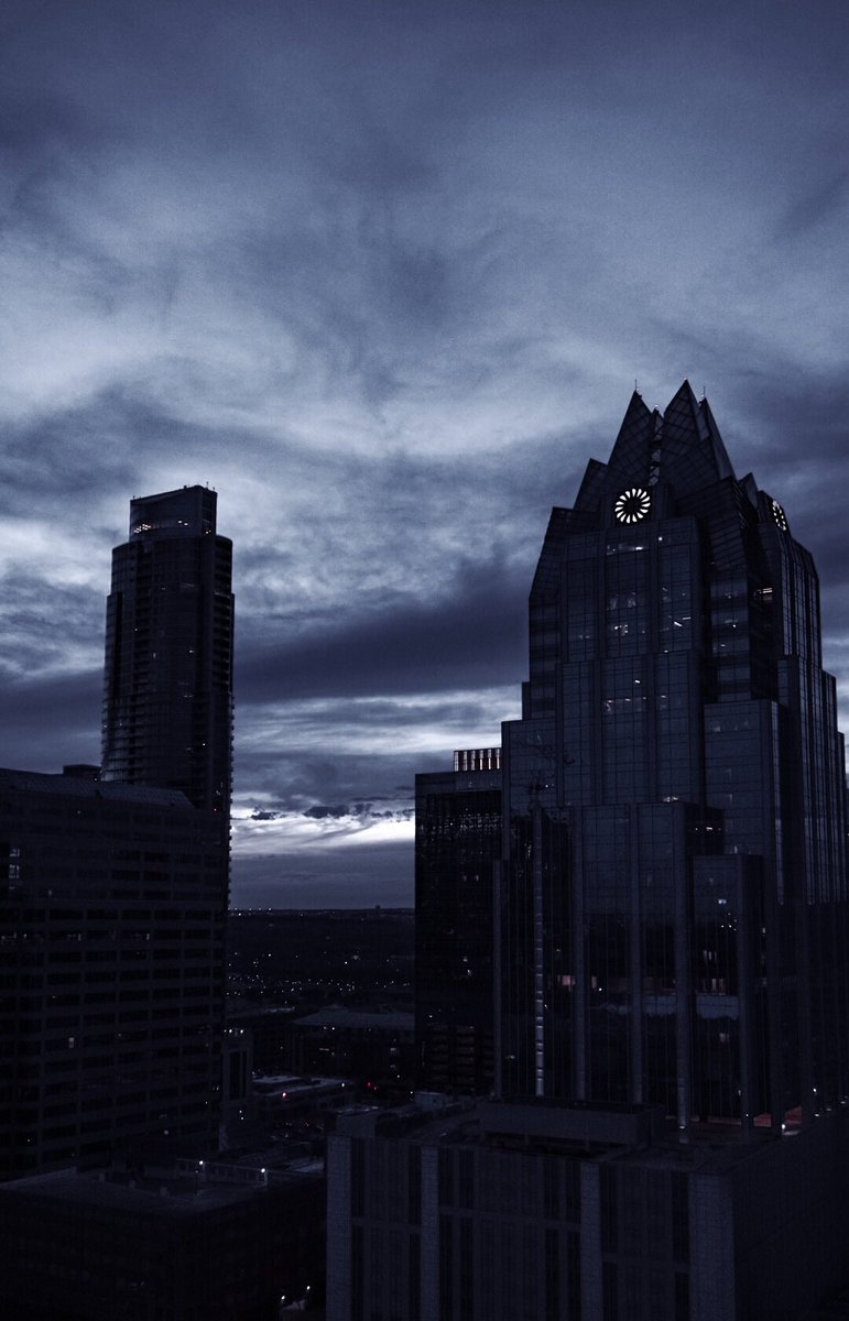 ohso_common's tweet photo. Darkness falls faster than body's https://t.co/rAAqniBKAZ