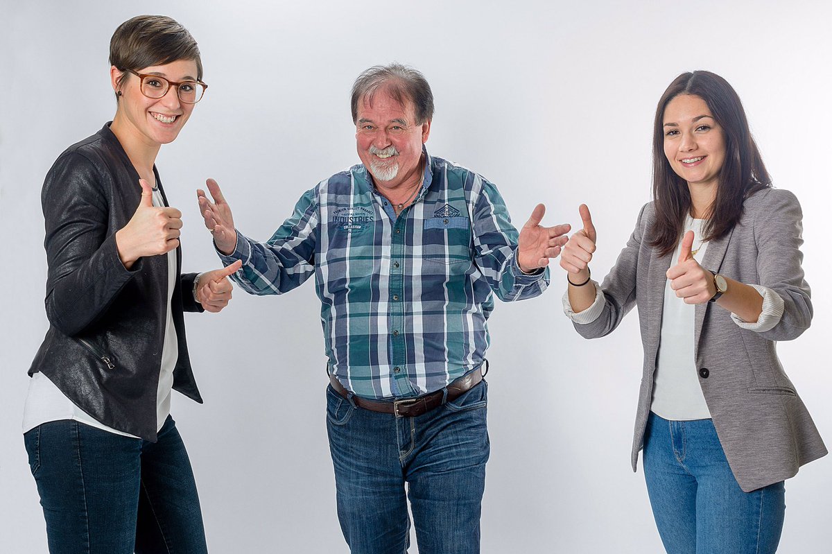 SKarpstein's tweet photo. Na dann rockt mal unseren Nachwuchs Mädels: https://t.co/ngEdjGHxDH #krafthandmedien #ausbildungsleitung https://t.co/ra7sPQrLdW