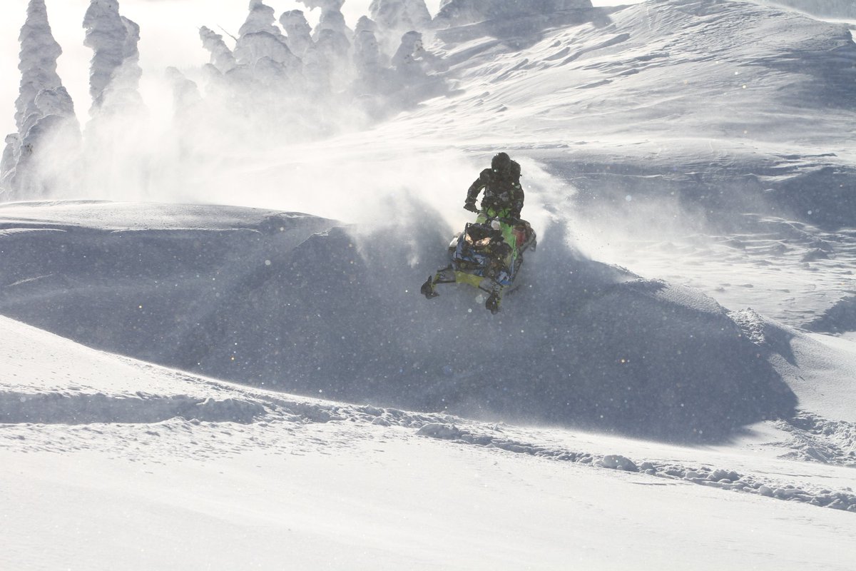 CarlKusterMtnPk's tweet image. When snow sparkles fly and so do you! @BRPnews #itswhatsnext