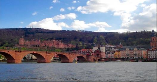 Have you checked out the medieval city of #Heidelberg? #Travel tips from a #local <a href="/storygirltravel/">Marisa</a>. #traveltuesday bit.ly/2jfmqfr