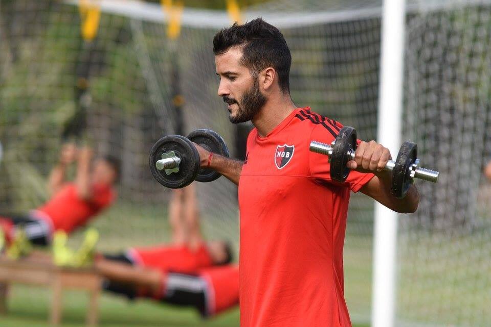 shpartnersok's tweet photo. @GVoboril en la pretemporada de Newell's ⚽️💪🏽 #MarDelPlata https://t.co/oOVyPF5Q9L