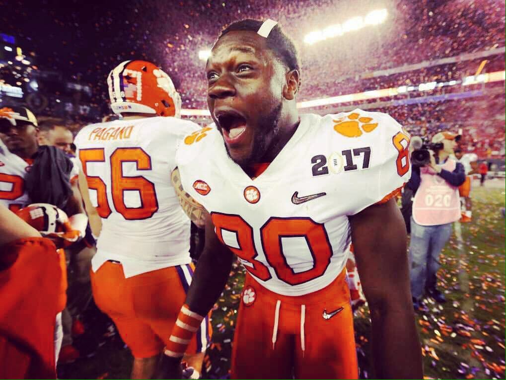 TheBigGuyWJCL's tweet photo. What it's all about. You think former @calvaryday standout Milan Richard was pumped about winning a National Championship last night? https://t.co/eHrJwh29PW