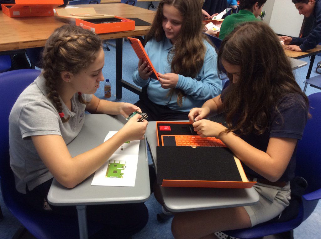 Building our Kano computers!! So excited to get started on this project! <a href="/TeamKano/">KANO</a> @RLH_DesignED @FelixJacomino