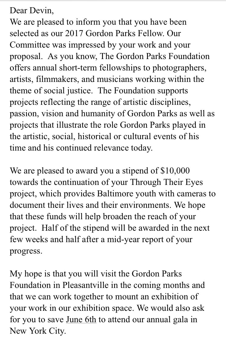 byDVNLLN's tweet photo. Everyone knows Gordon Parks is my idol so to win a grant from #gordonparksfoundation and hold an exhibit with them 😩😩😢😢tears of joy https://t.co/R9dAAfAD8O