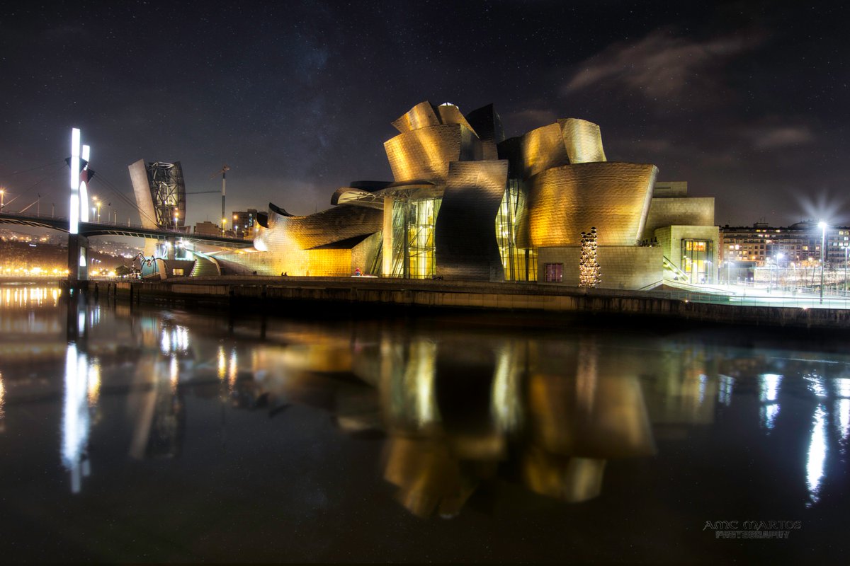 amc_martos's tweet photo. @Guggenheim #travel #lights #nature #nightsky #nightshooters #nighttime #cityscape #nightlife #longexposureoftheday #lightpainting https://t.co/mfCk1mGkgT