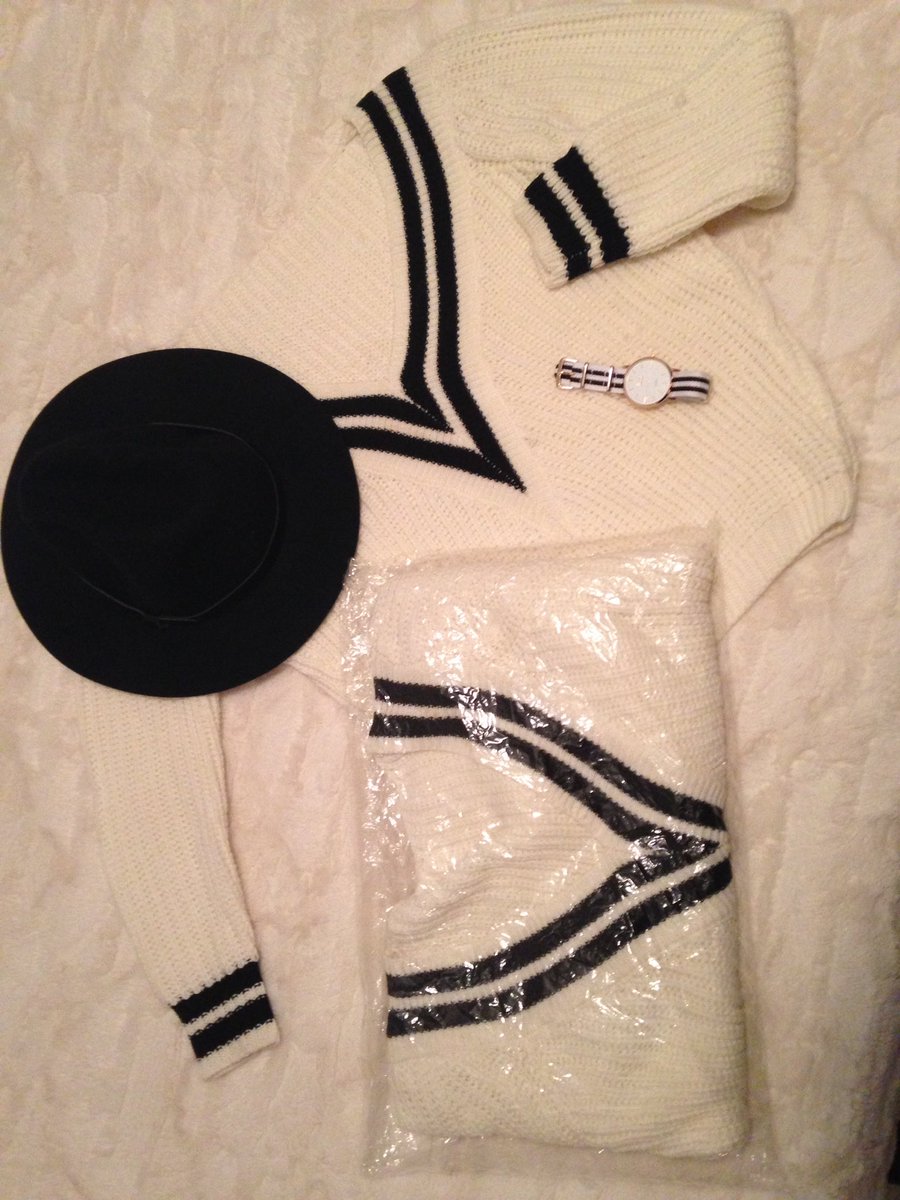 aiduxy85's tweet photo. Jersey de lana , blanco y negro !! 12€  S y M https://t.co/1kxNiXcxbL