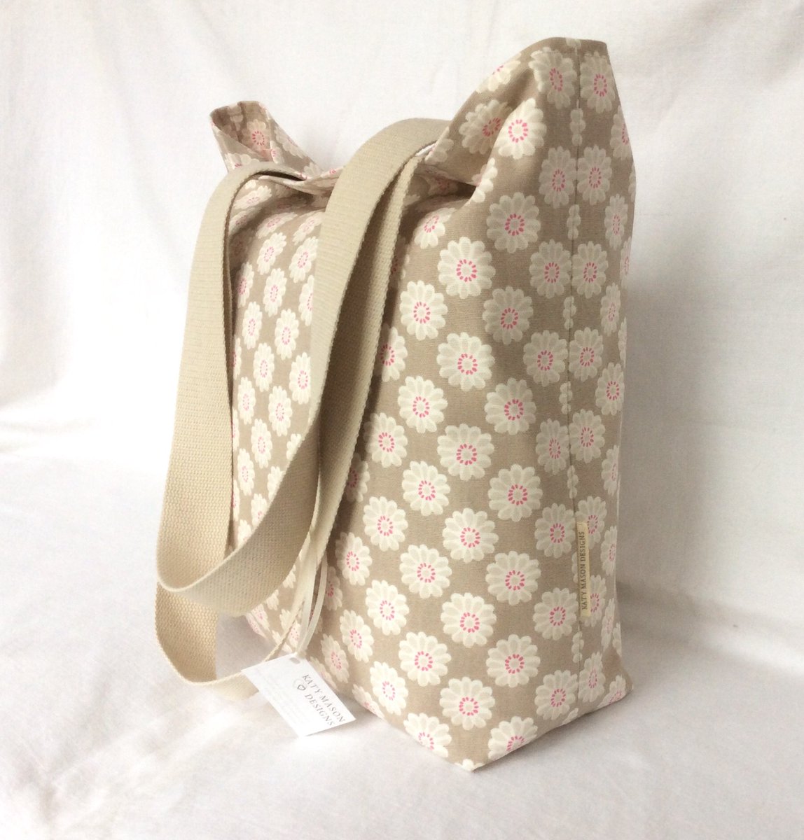 katymason32's tweet photo. #totebag £22+pp #handmade #makesewbake to order https://t.co/fKUraKE5zH https://t.co/XfONAXZ24H