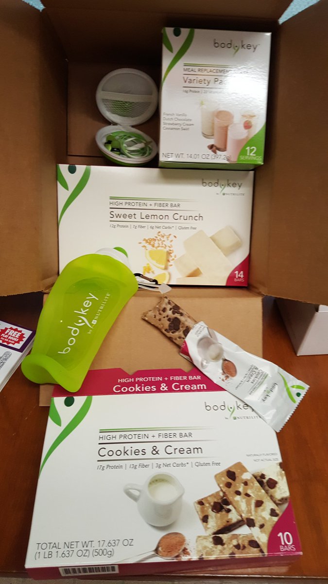 maryannnicoson's tweet photo. Cookies &amp; cream r n  the house (&amp; not talking sbt chase &amp;Bethany but that wld b awesome 2) YUMMY YUMMY &amp;pv too @FiveDiamondsUSA #core400 https://t.co/2lvSBCc9DM