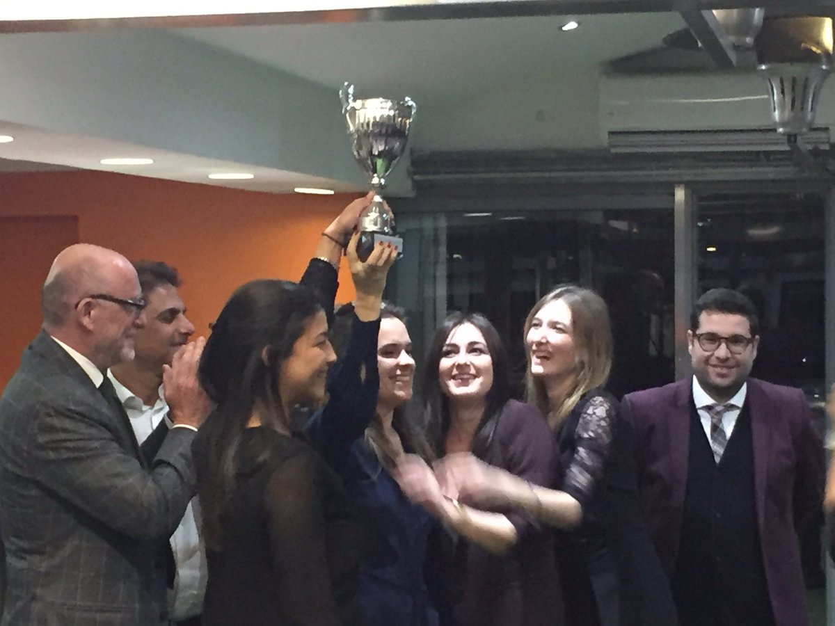 sylvieschaffner's tweet image. Et la remise de la coupe au vainqueur @ECSNice #ECSChallenge