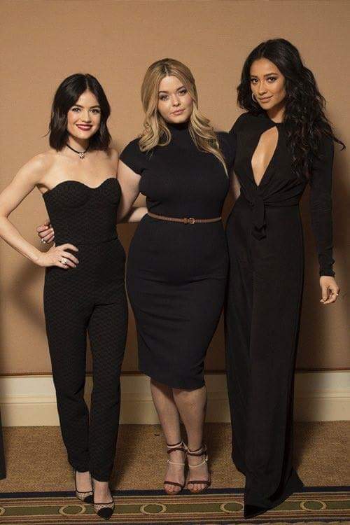 Pretty_Answers's tweet image. PLL reunion 🎉🎉🎉 #PLL
#PrettyLittleLiars #PLLarmy ❤❤❤